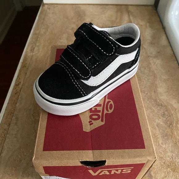 Vans - Picture 2 of 2